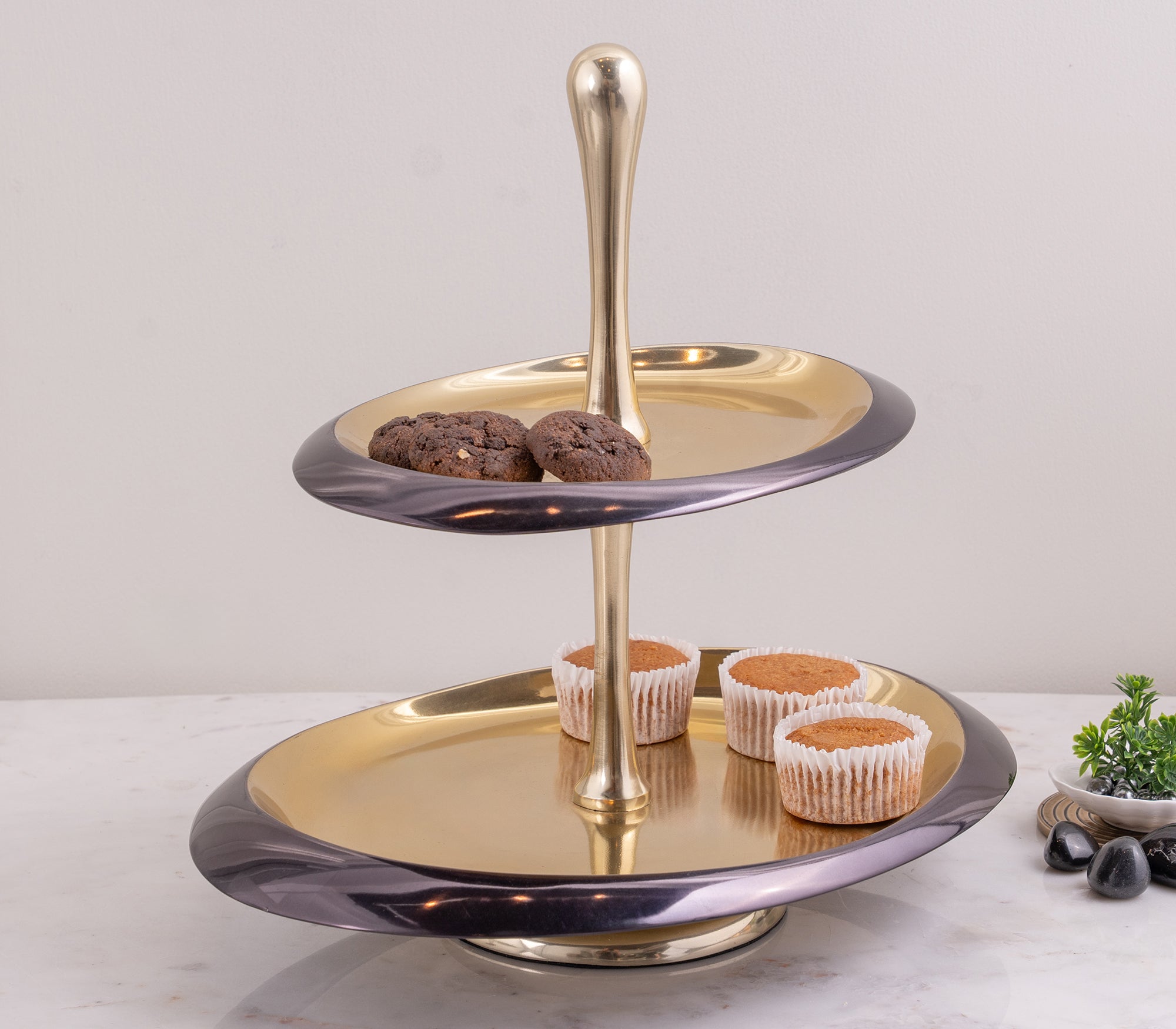 Riparian Cake Holder