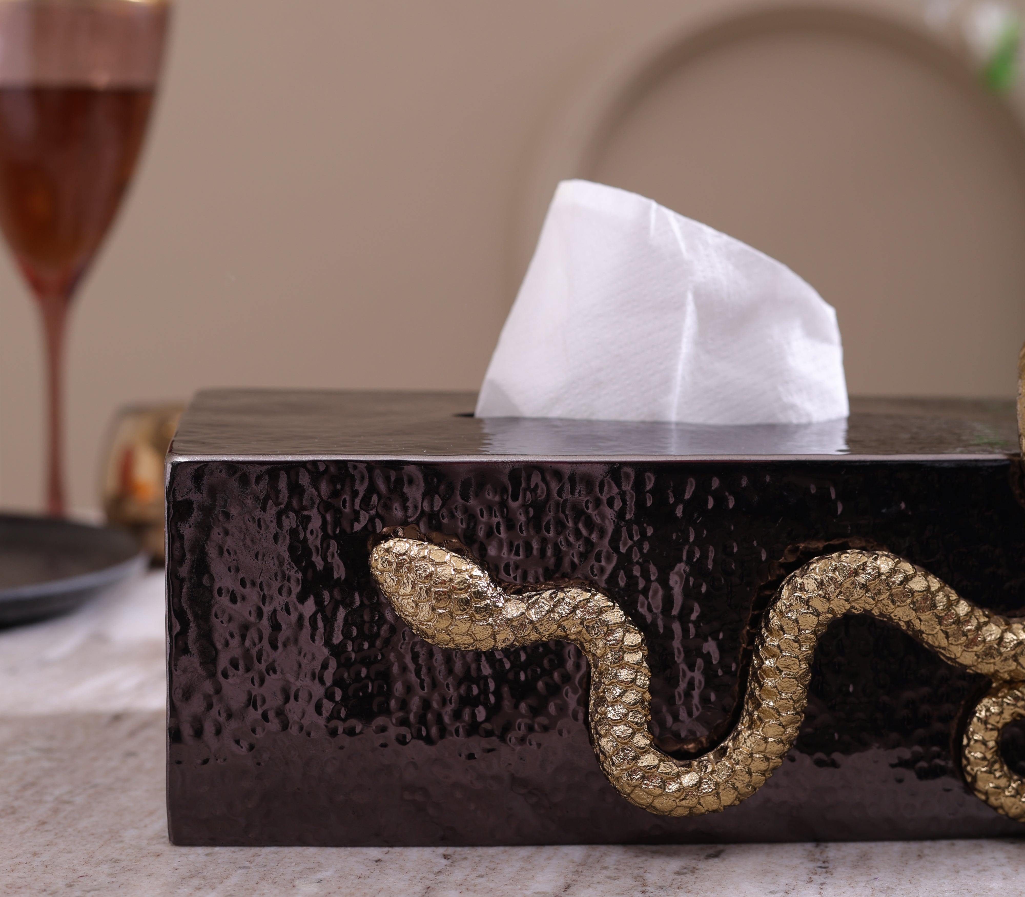 Serpentine Tissue Holder