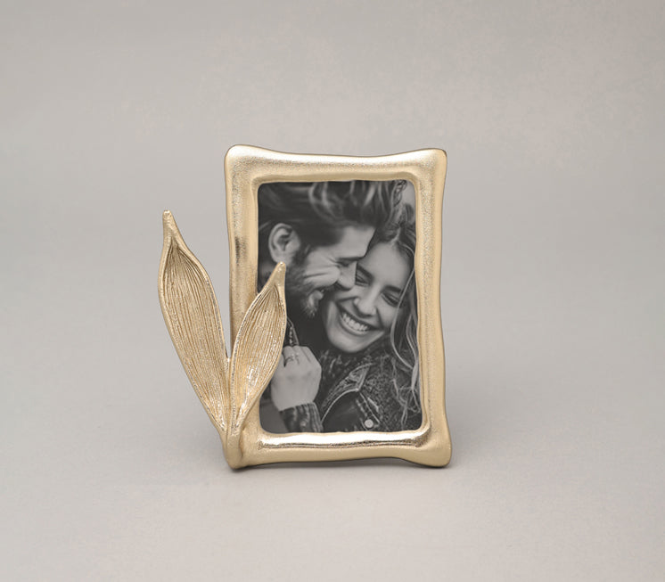 Enclosed Leaf Photo Frame