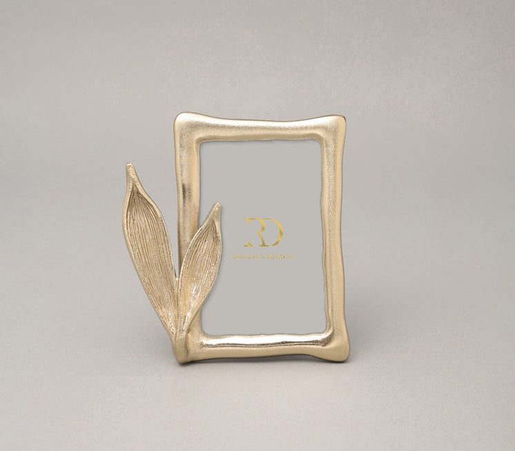 Enclosed Leaf Photo Frame