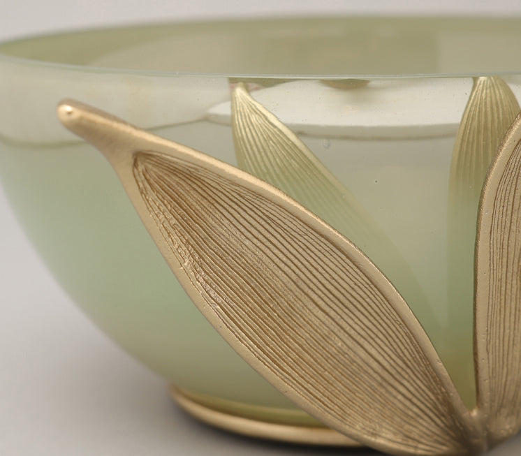 Enclosed Leaf Bowl