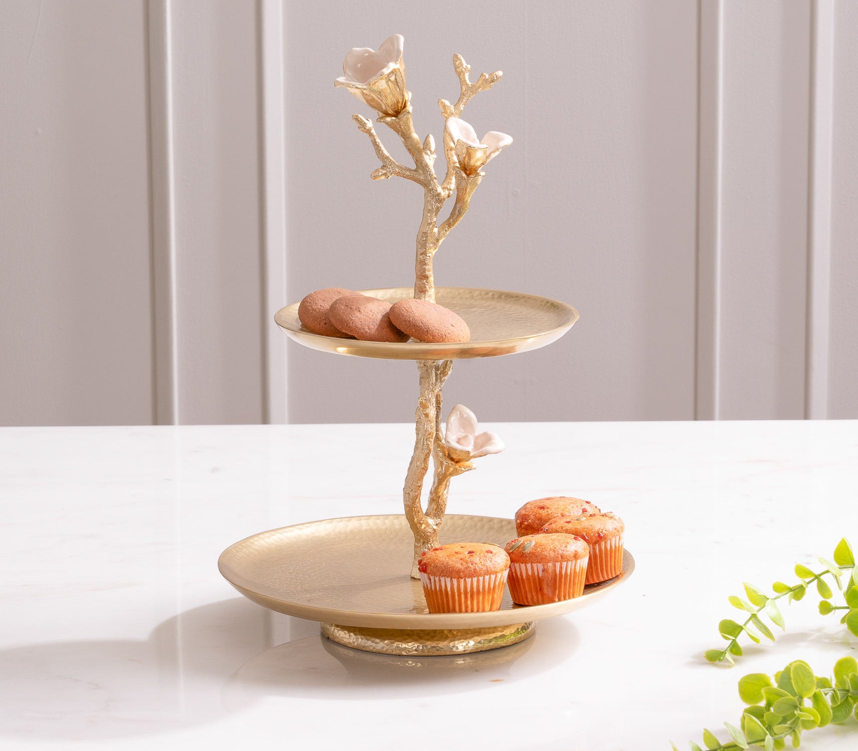 MAGNOLIA WHIRL CAKE HOLDER