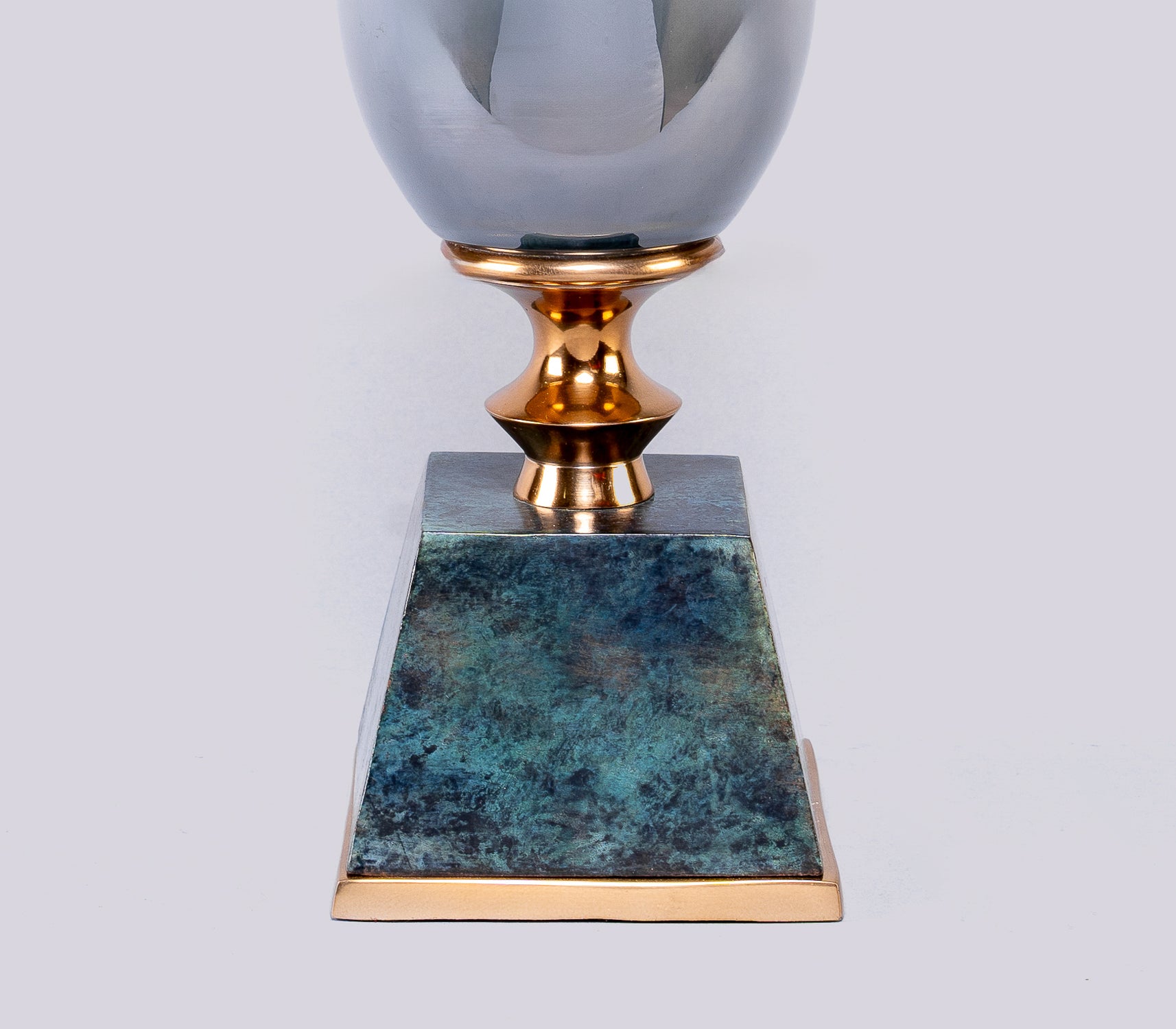 IRON LEGANT CANDLE HOLDER