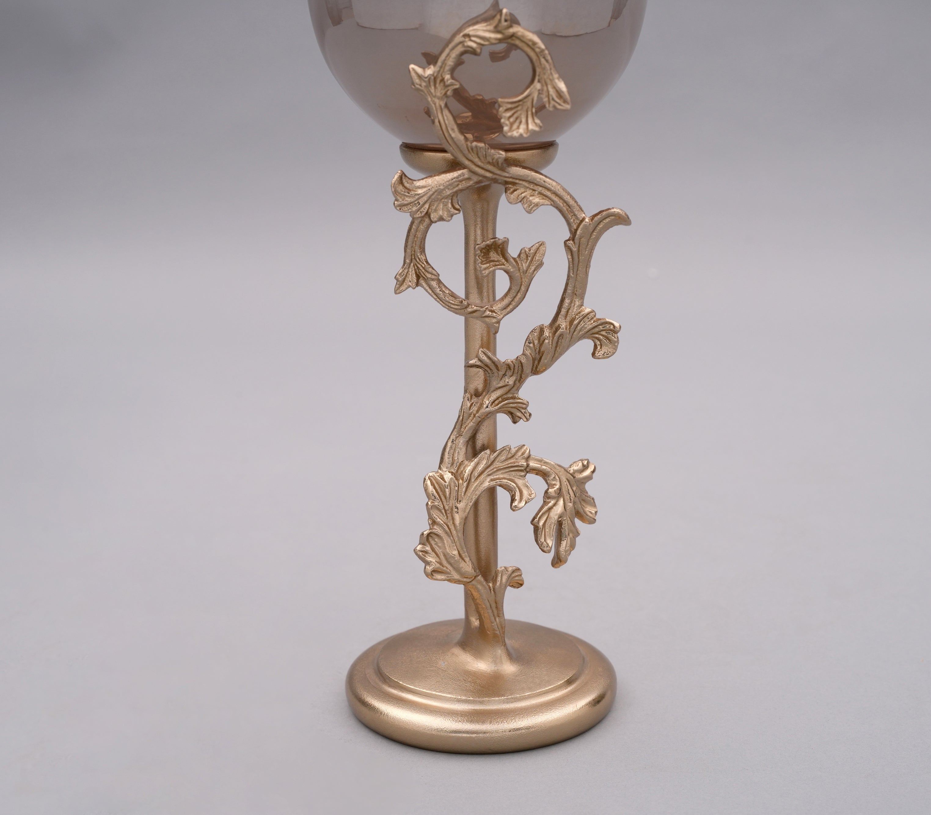 GRANDEUR   CANDLE HOLDER