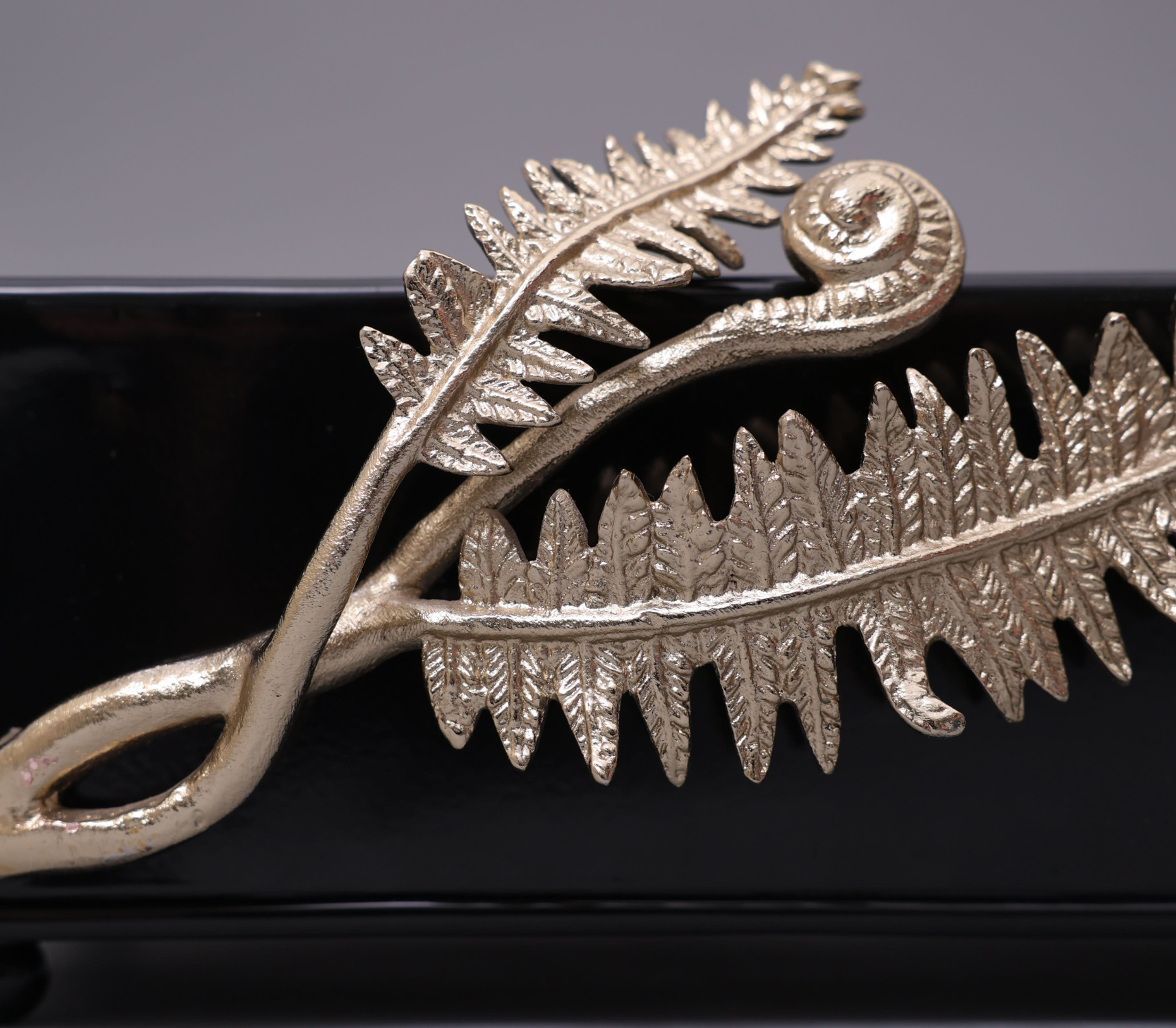 Fern Noir Tissue Holder