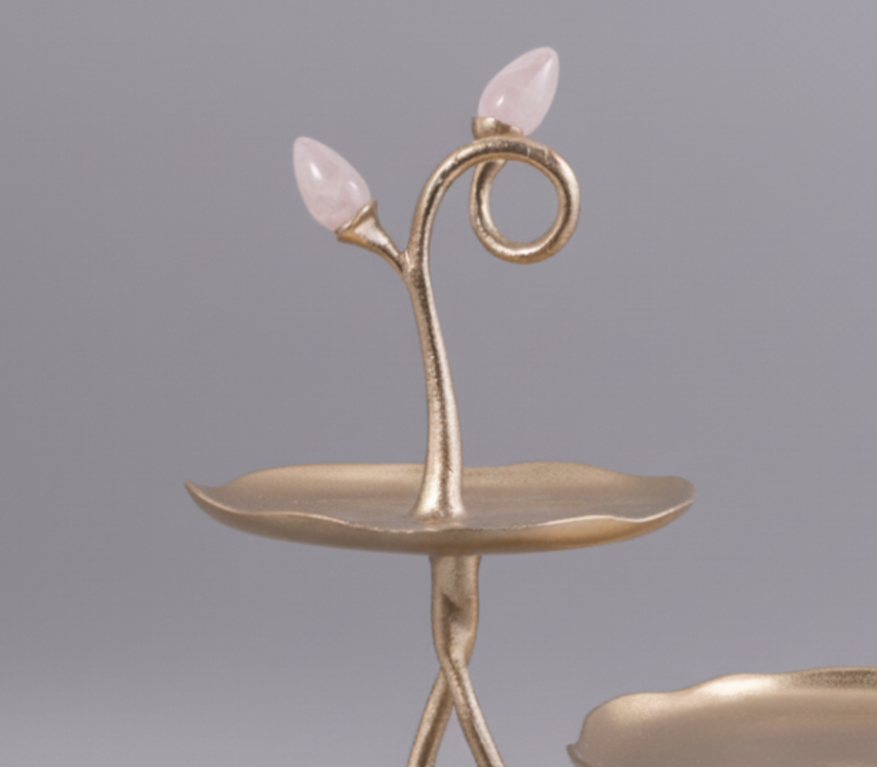 Rose Bud Cake Holder