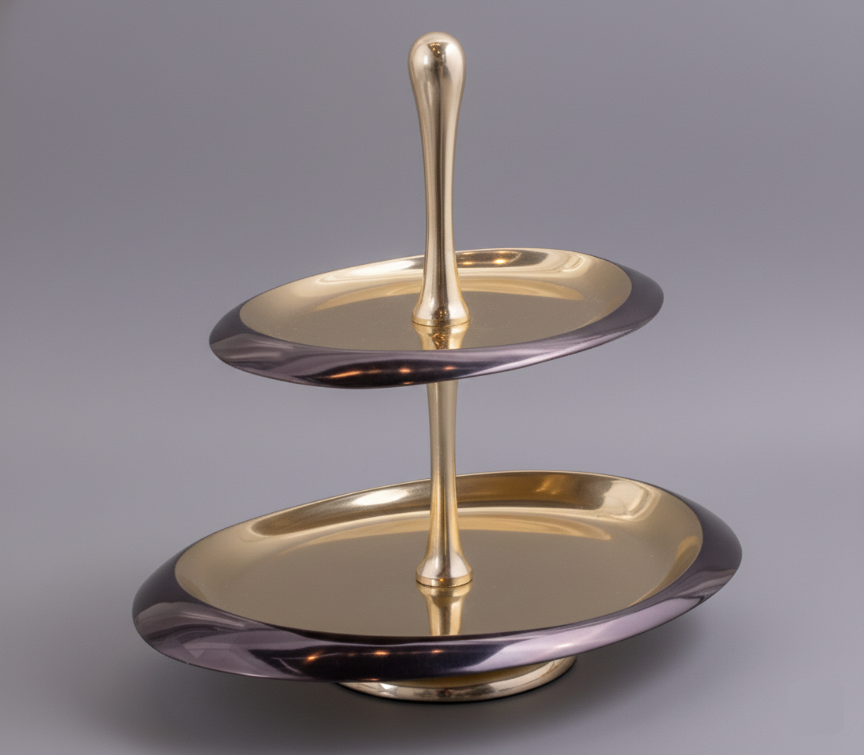 Riparian Cake Holder