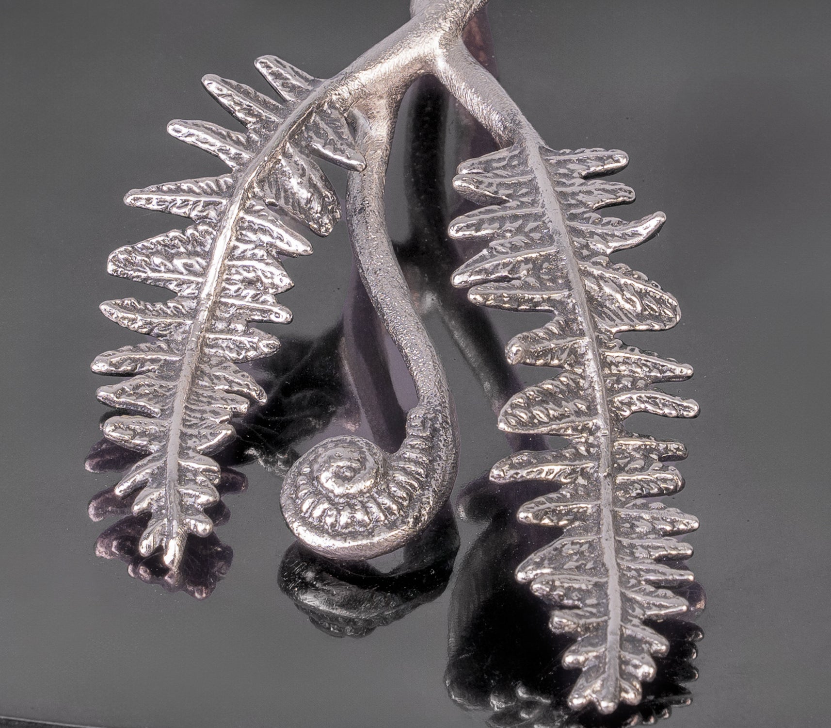 SILVER FERN SERVIETTE HOLDER