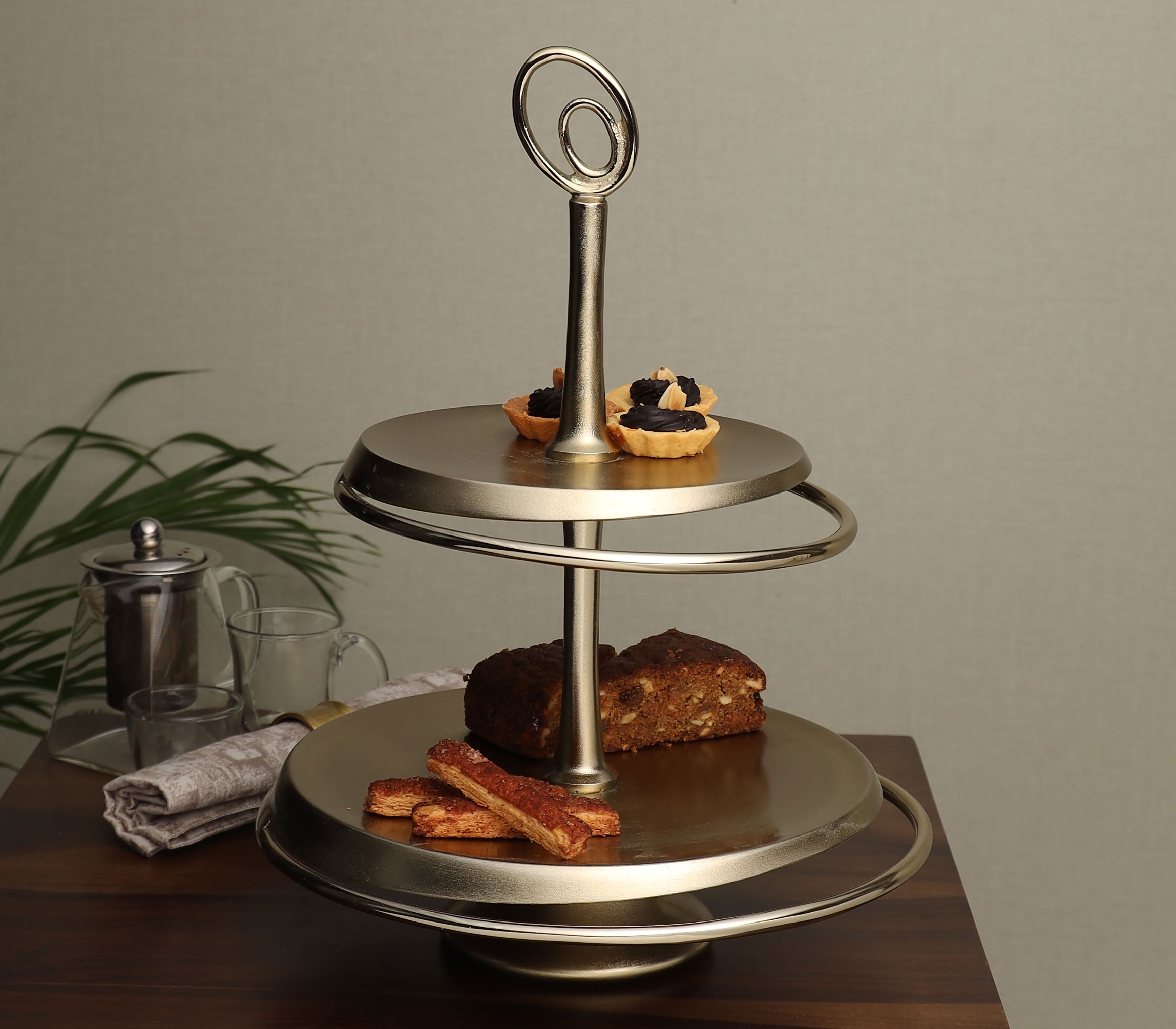 Resplendent Cake holder