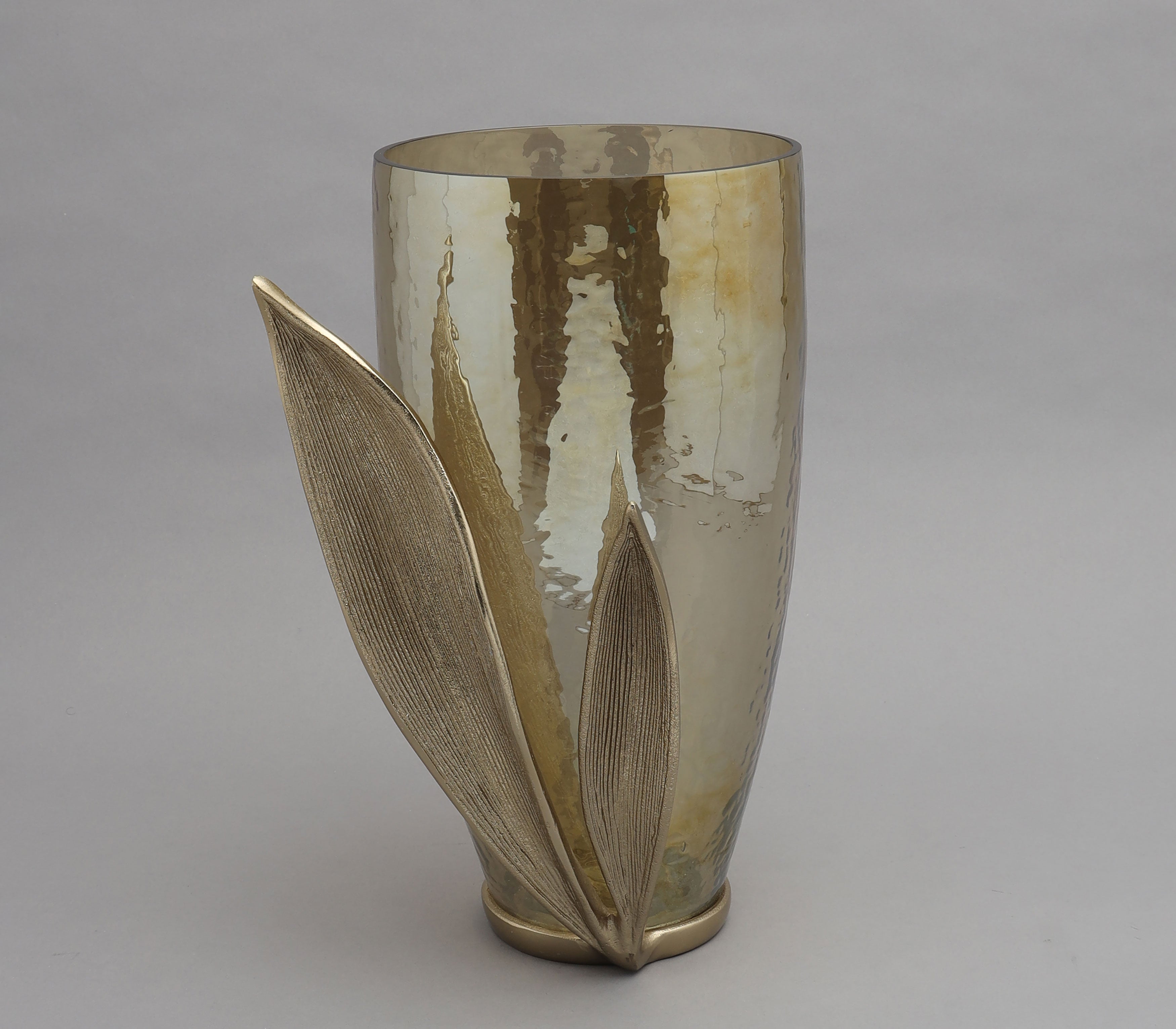 Enclosed Leaf Vase