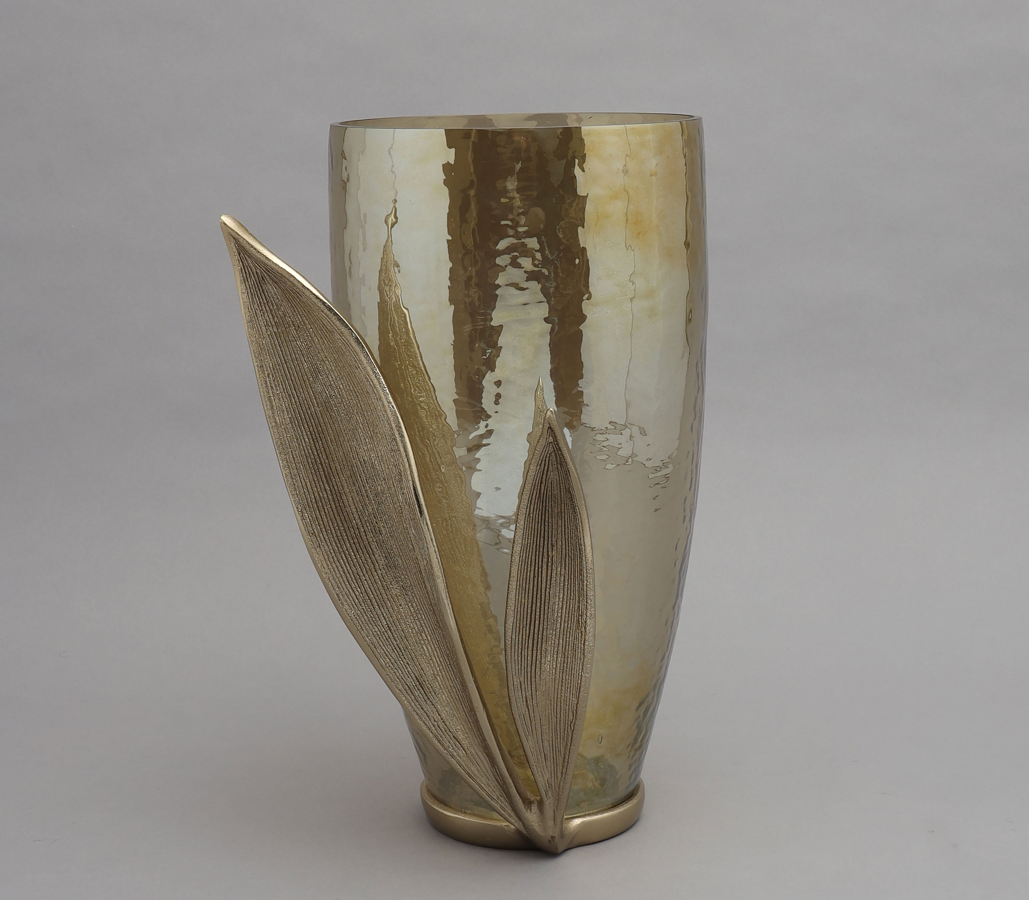 Enclosed Leaf Vase