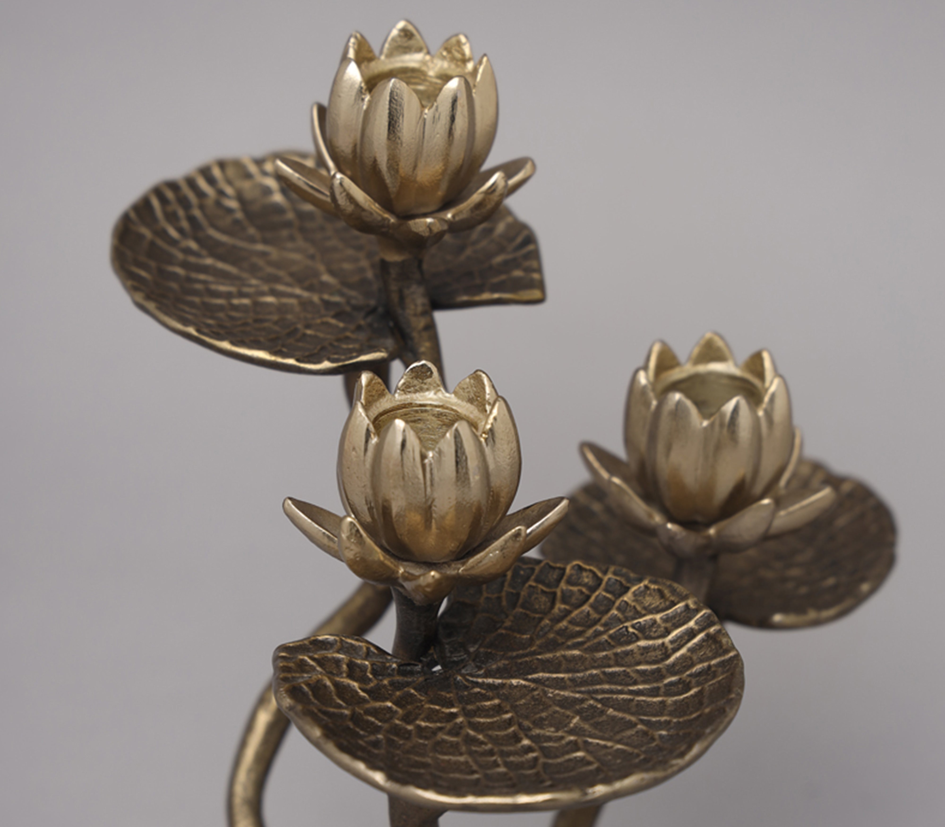 Water lily taper candle holder